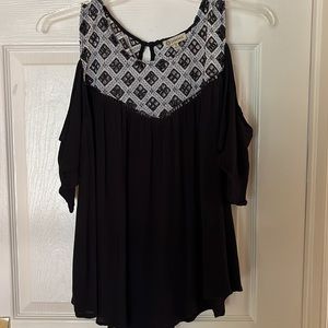 DEMOCRACY COLD SHOULDER TOP